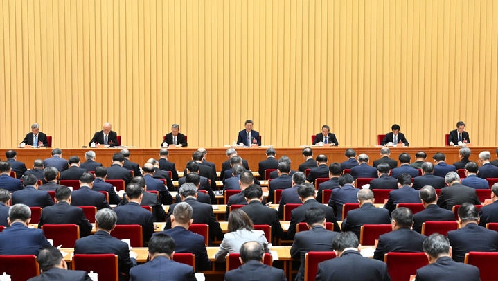  微镜头·习近平总书记在中央经济工作会议上丨“追求实实在在、没有水分的增长”